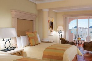 Caja de seguridad en la habitación y escritorio 