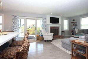 TV, fireplace