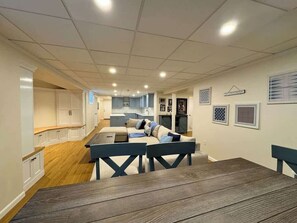 TV - Sea St Stunner in Harwichport - Classic Cape house (Harwichport)