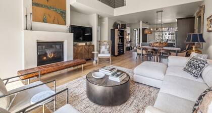 Sensational Designer's Townhouse in the heart of Eagle Crest.