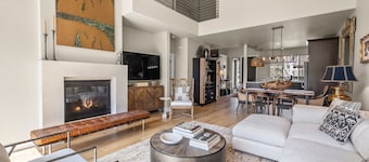 Sensational Designer's Townhouse in the heart of Eagle Crest.