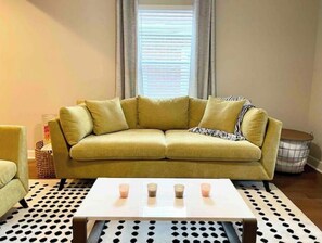 Smart TV, stereo - The Jefferson Weekend Haven Prime Location (Nashville)