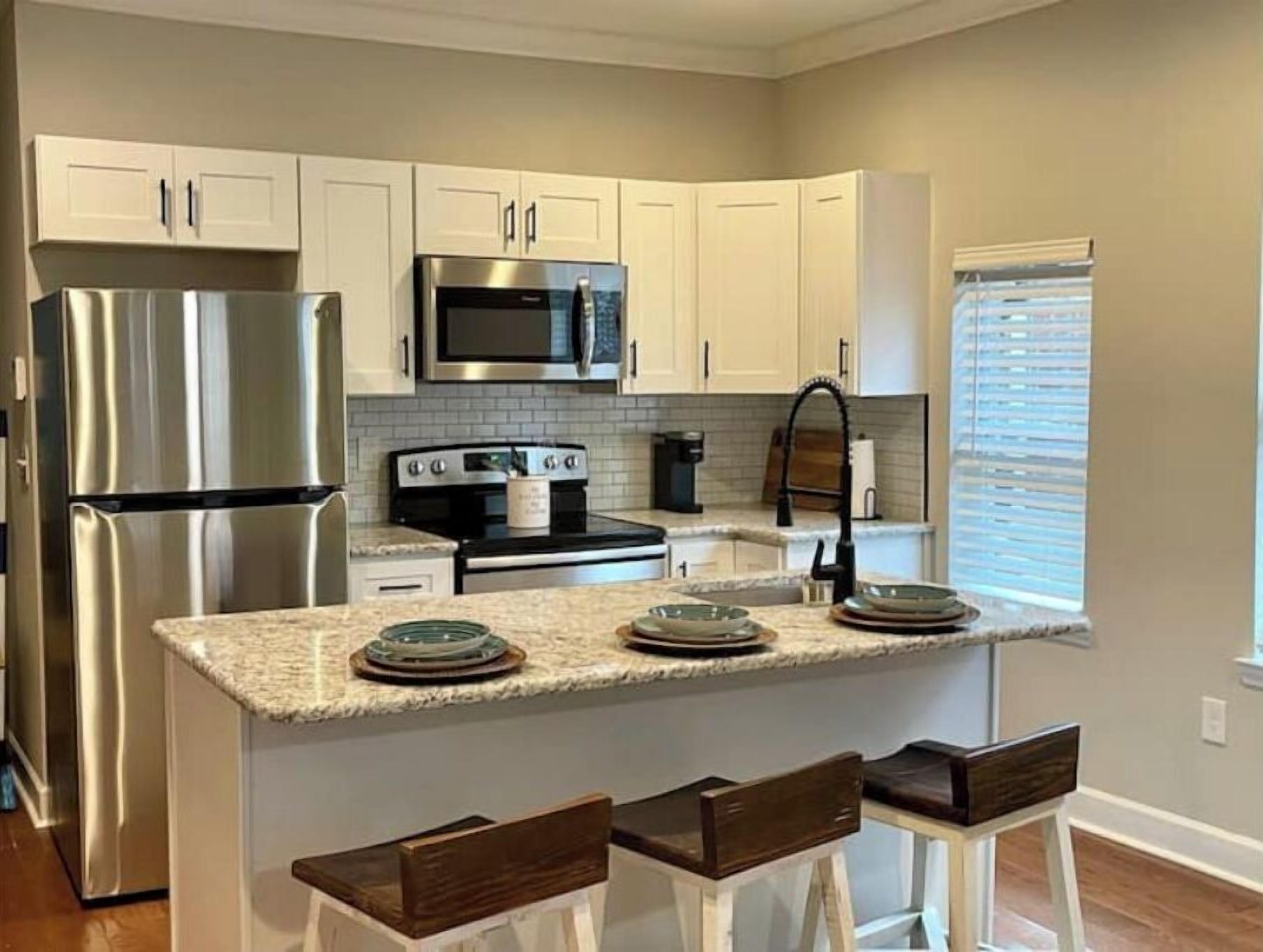 ثلاجة، ميكروويف، فرن، موقد طهي مسطح