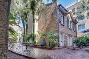 Terrace/patio - Chateau Orleans  (New Orleans)