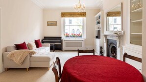 Basic-Apartment, 1 Doppelbett | Wohnbereich | Fernseher