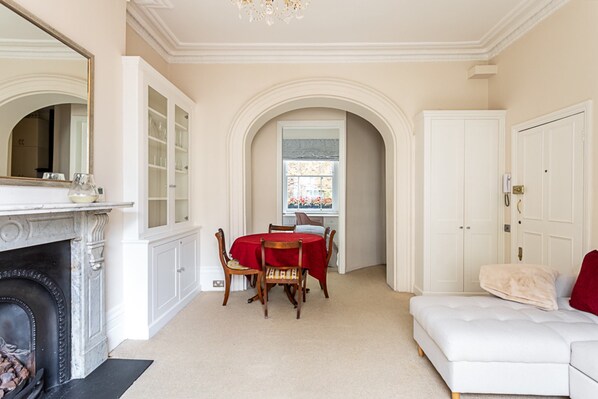 Interior - High Ceilings Cosy Flat in the Heart of Westbourne Grove (London)