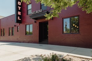 Property entrance - The Hotel Melrose (Grand Junction)