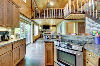 Private Dock: Lakefront Family Home in Outing