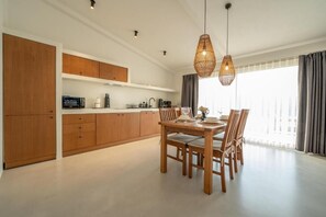 Full-sized fridge, microwave, stovetop, dishwasher