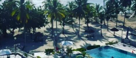 室外游泳池,恒温泳池