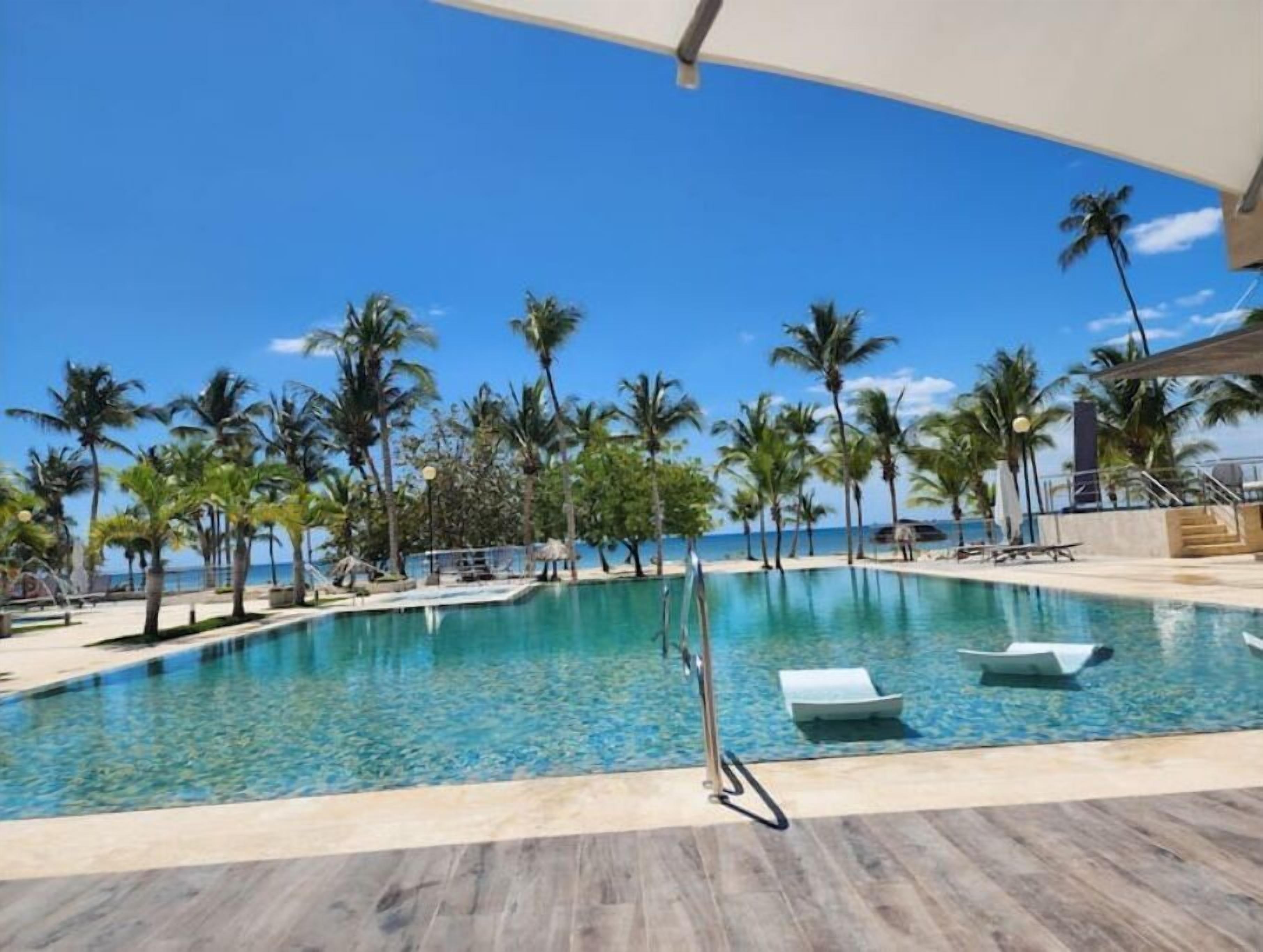 Utendørsbasseng og et oppvarmet basseng