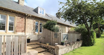Norham near Berwick - Sleeps 8 - 2 Bathrooms - 15 Mins Beach - Dog Friendly