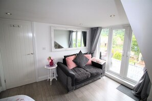 تلفزيون ذكي، مدفأة، كُتُب