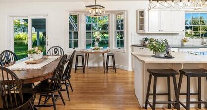 Hot Tub! 8 min to North Beach turnoff! 1/2 acre.