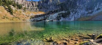 Hot Tub! 8 min to North Beach turnoff! 1/2 acre.