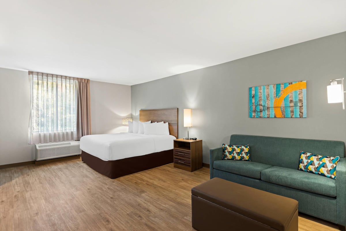 1 bedroom, blackout curtains, iron/ironing board, free WiFi