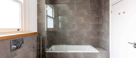 Apartment | Bathroom