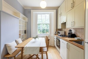 Fridge, microwave, oven, stovetop - Two Bed Notting Hill Gem (London)