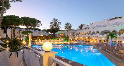 Sunny townhouse - great hotel facilities