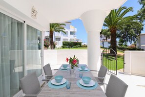 Outdoor dining - Elviria del Sol ground floor apartment (Marbella)