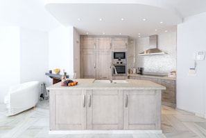 Réfrigérateur, micro-ondes, four, lave-vaisselle