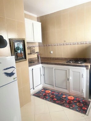 Kühlschrank, Ofen, Wasserkocher, Toaster