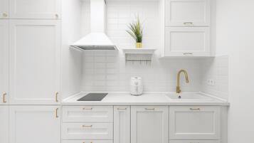 Fridge, coffee/tea maker, electric kettle, cookware/dishes/utensils