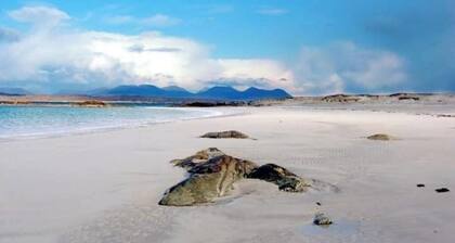 Luxury Sea View Cottage: Ballyconneely, Clifden, Connemara, Galway.