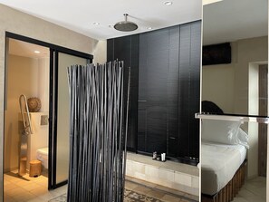 Classic Double Room (Colonial) | Bathroom