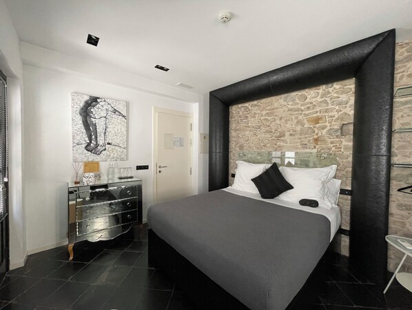 Elite Double Room (Blanco y Negro)