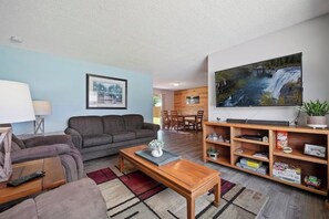 Smart TV, DVD player - The Brick House, Kellogg ID (Kellogg)