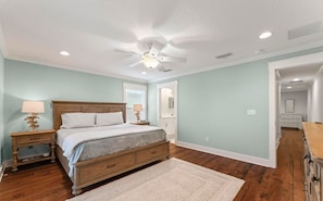 4 bedrooms, desk, iron/ironing board, free WiFi