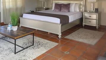 Kamar Double Keluarga, 2 Tempat Tidur Queen, AC, pemandangan gunung | Selimut bulu angsa, setrika/meja setrika, Wi-Fi gratis, dan seprai linen