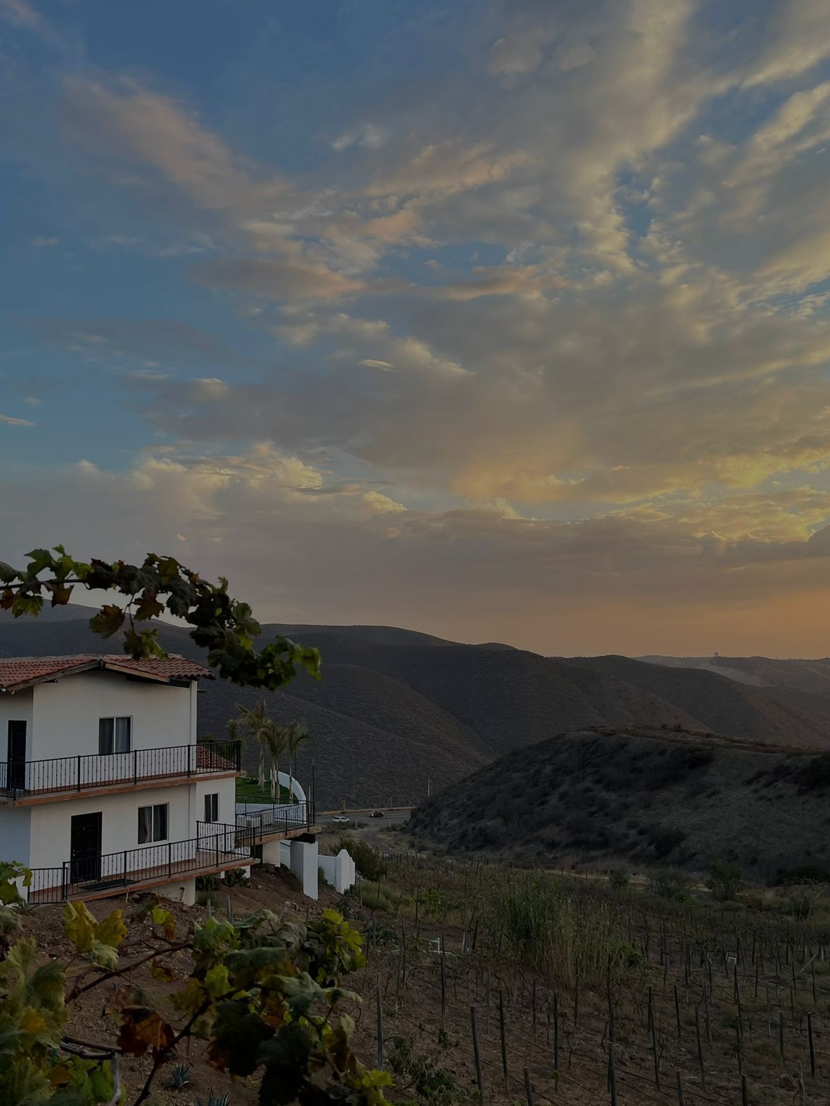 Vista frontal de la propiedad