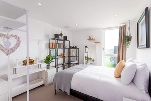 Basic Apartment, Multiple Beds