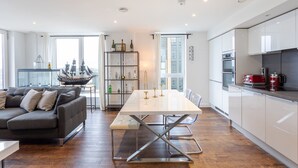 Unclassified image, 3 of 31, button - Stunning Brentford Penthouse (Brentford)