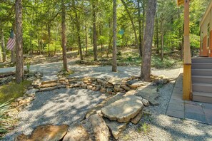 Property grounds - Oakland Oasis: Serene Retreat in the Ozarks (Oakland)