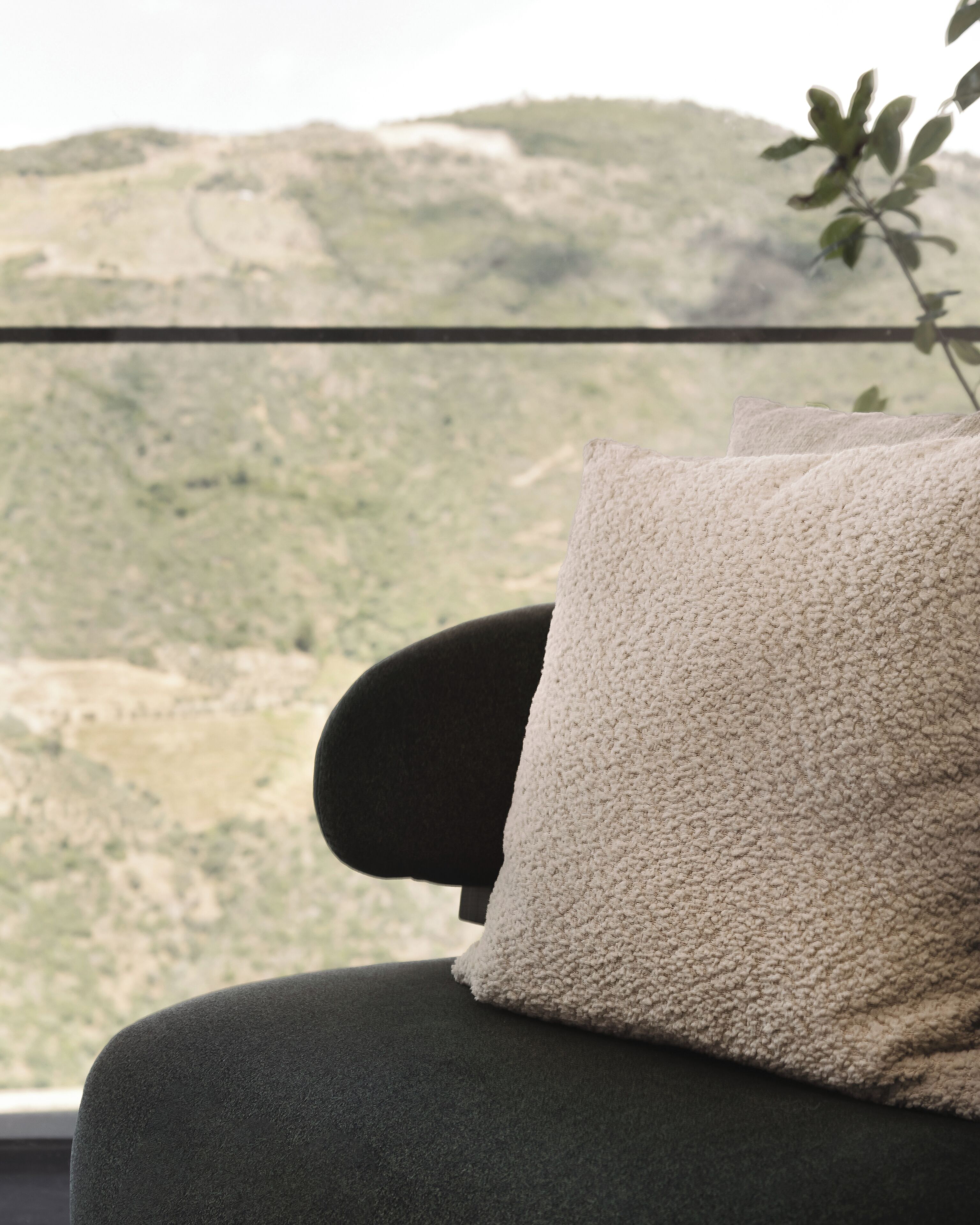 Quarto 13 | Premium bedding, desk, laptop workspace, free WiFi