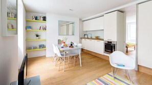 Deluxe Apartment, 1 Double Bed, Non Smoking, Allergy Friendly | Private kitchen