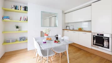 Deluxe Apartment, 1 Double Bed, Non Smoking, Allergy Friendly | Dining room