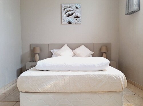 Charming Studio Oasis with Complimentary Parking in Matola