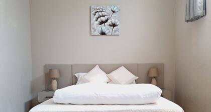 Charming Studio Oasis with Complimentary Parking in Matola