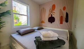 1 habitación, tabla de planchar con plancha, wifi y ropa de cama 