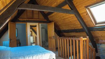 3 bedrooms, iron/ironing board, travel cot, WiFi