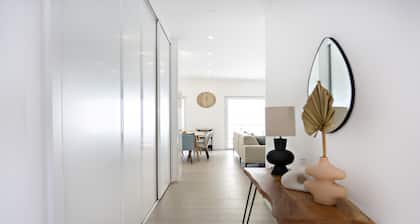 Modern, central, 6 px