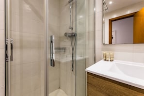 Shower, hair dryer, towels - SOUL BEACH apartment (PARKING INCLUDED) (San Sebastián/Donostia)