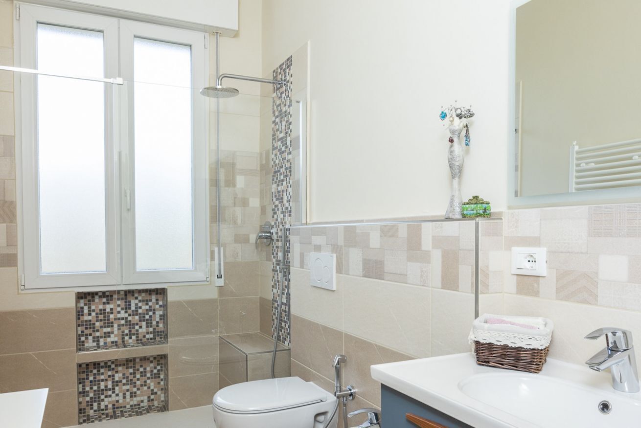Dusche, kostenlose Toilettenartikel, Haartrockner, Bidet