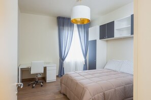 2 quartos, ferros/tábuas de passar roupa, Wi-Fi, roupa de cama
