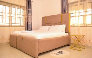 Rideaux occultants, fer et planche à repasser, Wi-Fi gratuit