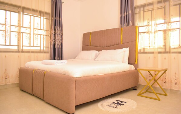 Superior-Suite | Verdunkelungsvorhänge, Bügeleisen/Bügelbrett, kostenloses WLAN